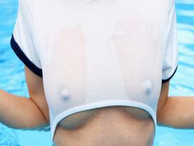 息子の同級生のガリガリ娘と恥ずかし露出紀行「可愛い顔して乳頭が長くて卑猥だねえ」と執拗なまでの乳首弄りの刑。　サンプル画像08